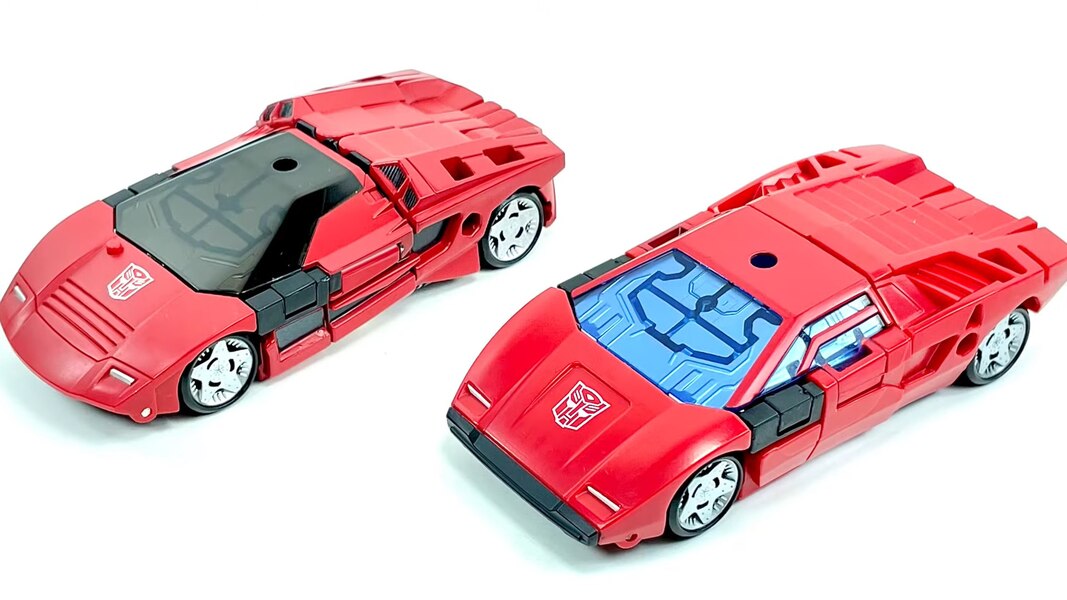 Transformers Kingdom Sideswipe Earth Mode In Hand Images  (8 of 13)